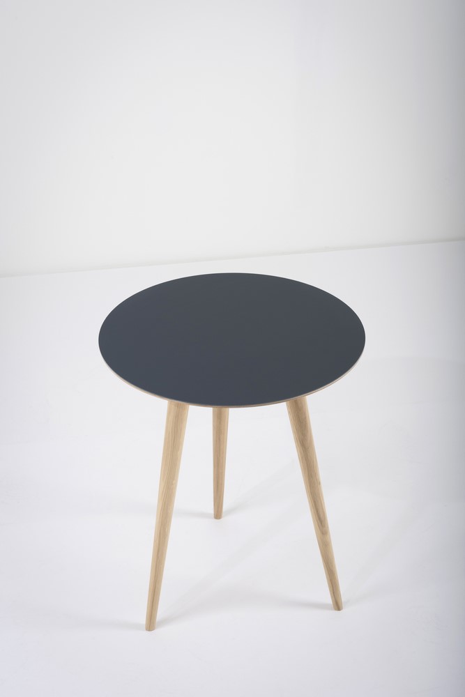 mq-st-arp-round-table-45x55-oak-white-1015-desktop-linoleum-smokey-blue-4179-3_gazzda_arp