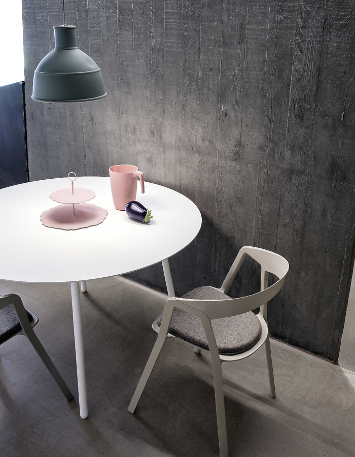 compaswithcushion_bcntable-700x900 compaswithcushion_bcntable-700x900