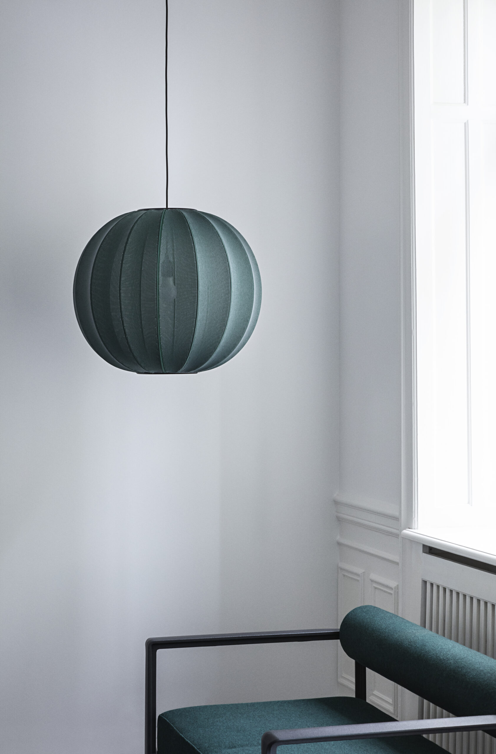 made-by-hand_knit-wit_pendant_o45cm_tweed-green_lifestyle-scaled made-by-hand_knit-wit_pendant_o45cm_tweed-green_lifestyle-scaled