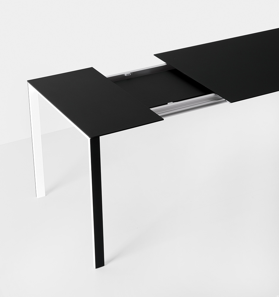 kristalia-esstisch-thin-k-aluminium-schwarz-weiss kristalia-esstisch-thin-k-aluminium-schwarz-weiss