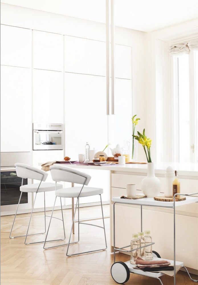 cs1087-gu_p77_344_calligaris_barhocker_ungewohnt