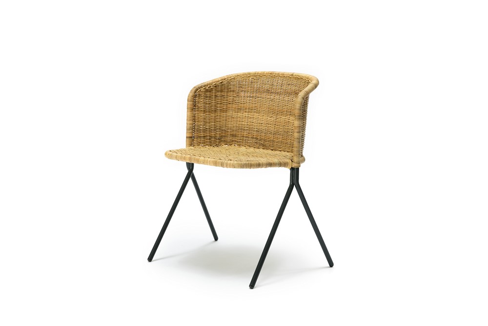 kaki-armchair_natural_front-angle_feelgooddesign_kakiarm