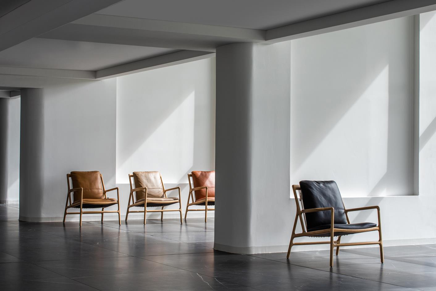 am-dedo-easy-chair-oak-white-1015-dakar-leather-1-gazzda-1412x943-small am-dedo-easy-chair-oak-white-1015-dakar-leather-1-gazzda-1412x943-small