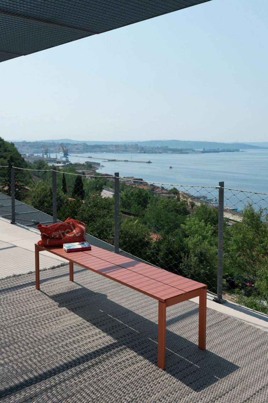 Kristalia Outdoor Sitzbank BE-EASY slatted Aluminium Kristalia Outdoor Sitzbank BE-EASY slatted Aluminium