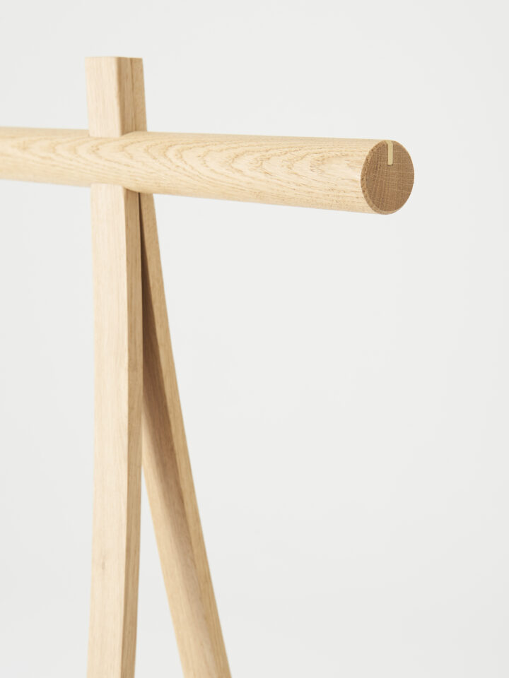made-by-hand_coat-stand_100cm_oak_detail_base-720x960 made-by-hand_coat-stand_100cm_oak_detail_base-720x960