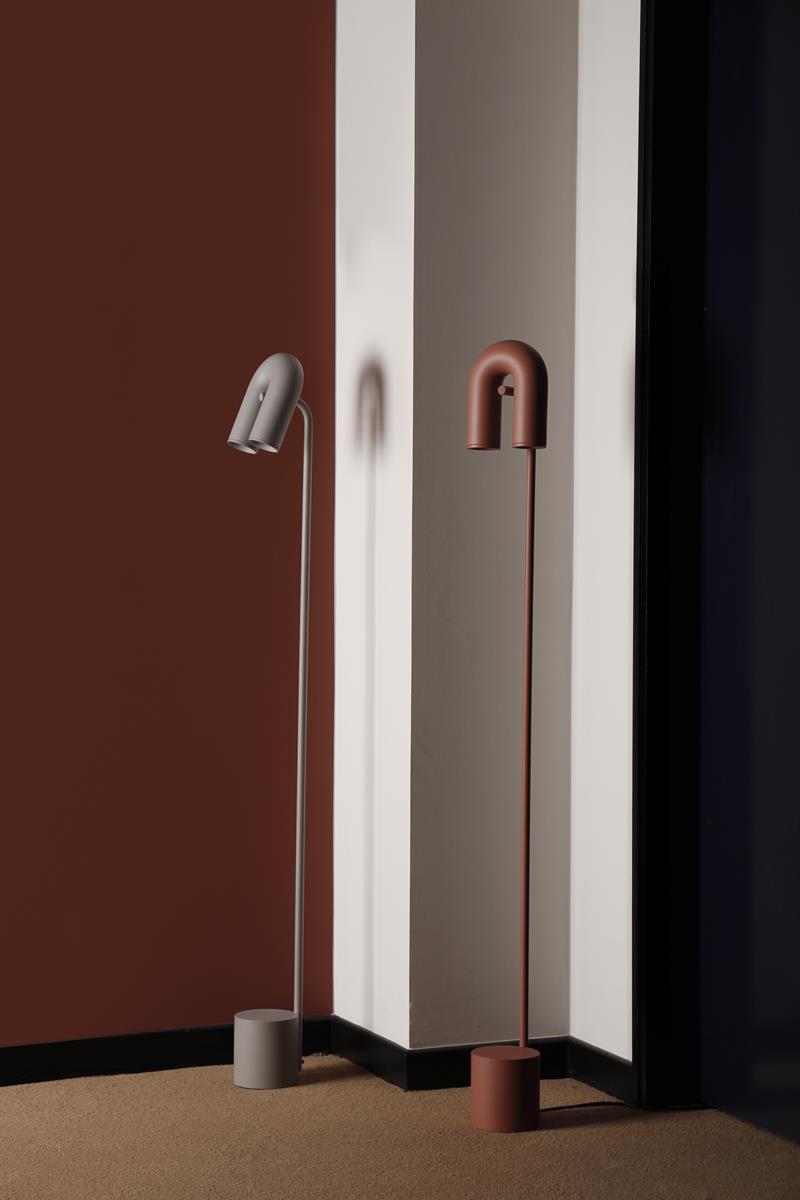 cirkus-floorstand-b01-800x1200-small cirkus-floorstand-b01-800x1200-small