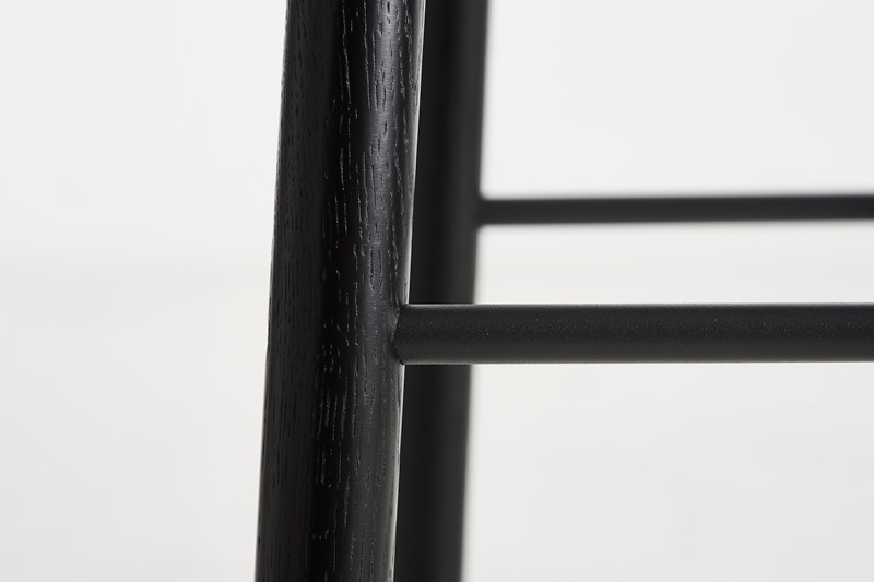 woud_mono_barhocker_eiche_schwarz_6(1) woud_mono_barhocker_eiche_schwarz_6(1)