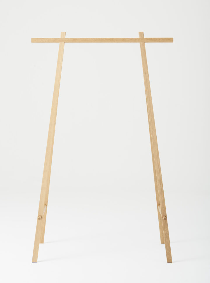 made-by-hand_coat-stand_100cm_oak_full-frontal-720x967