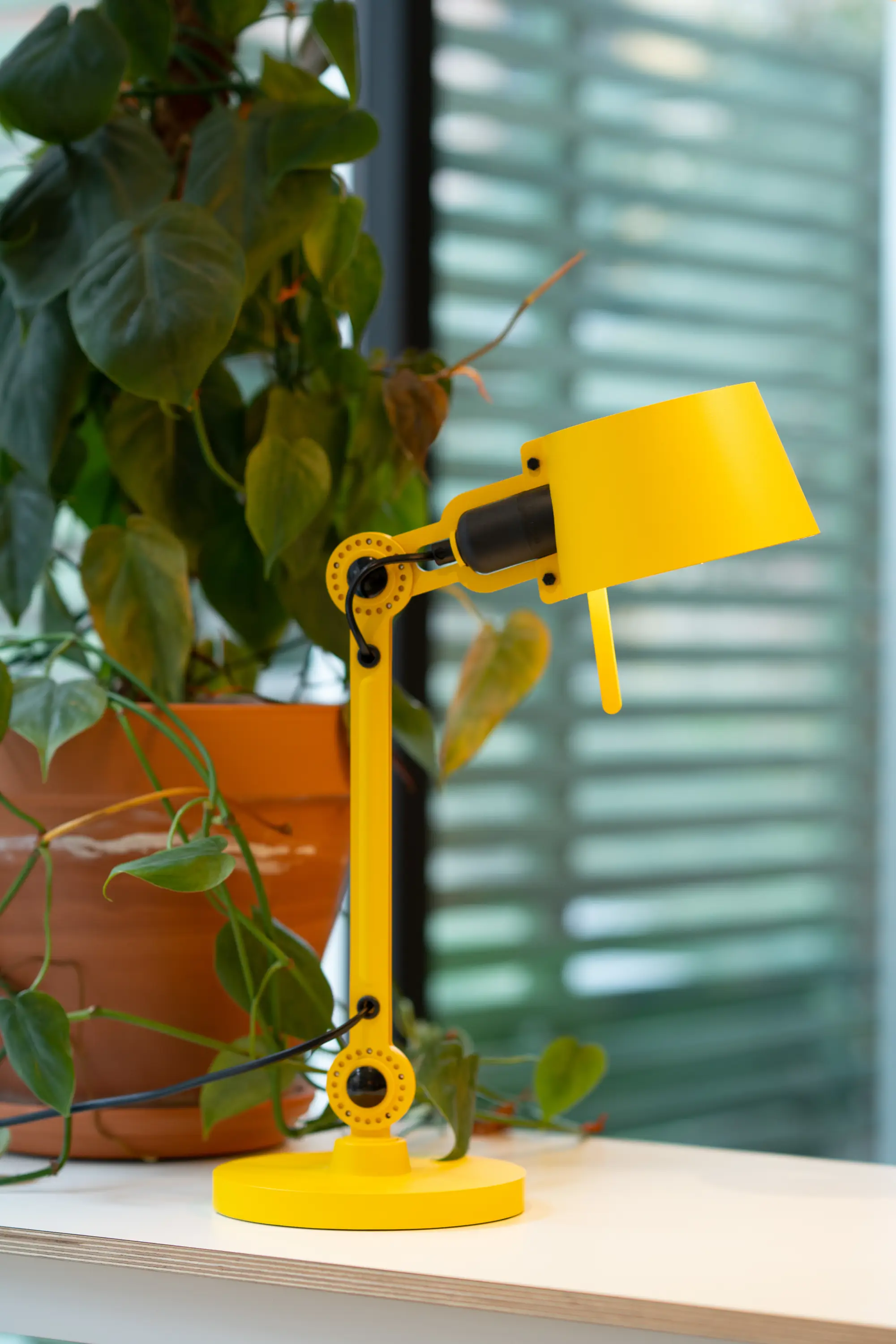 tononeboltdesk1armsmall-sy tononeboltdesk1armsmall-sy