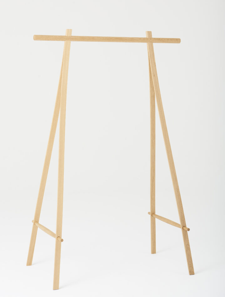 made-by-hand_coat-stand_100cm_oak_full-frontal-twisted-720x951