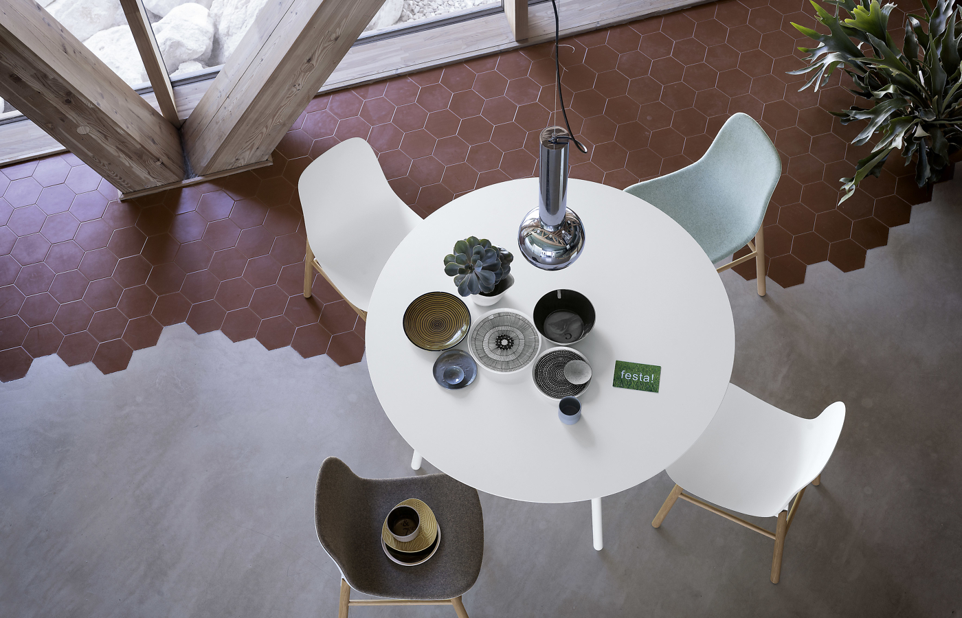 sharky_bcntable_-1400x900 sharky_bcntable_-1400x900