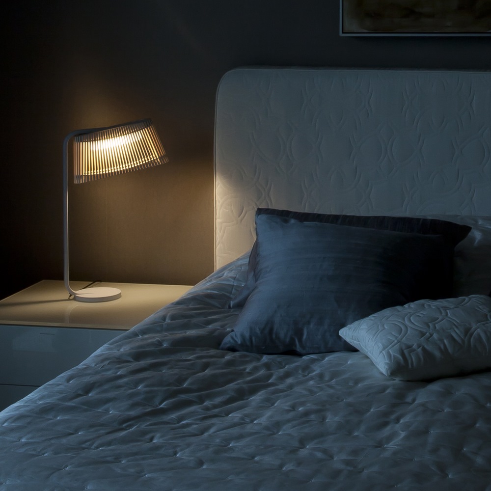 secto_design_owalo_7020_bedroom_left_dark_ungewohnt(1)