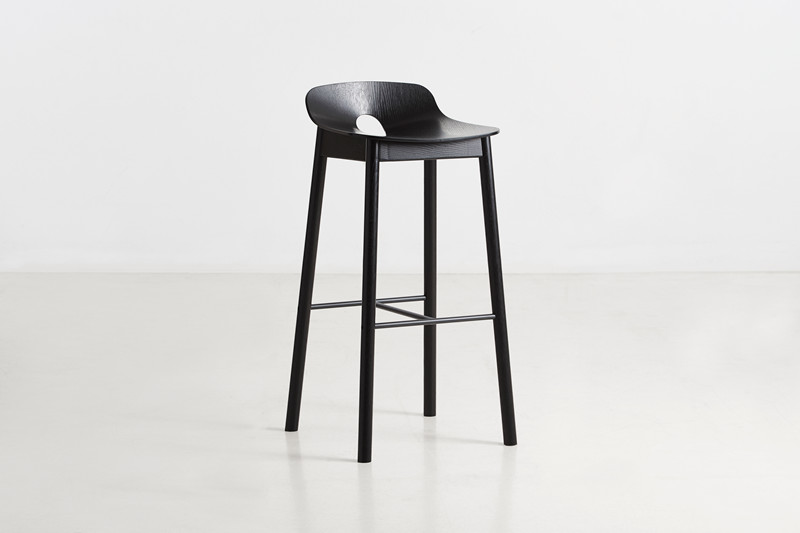 woud_mono_barhocker_75_eiche_schwarz_2 woud_mono_barhocker_75_eiche_schwarz_2