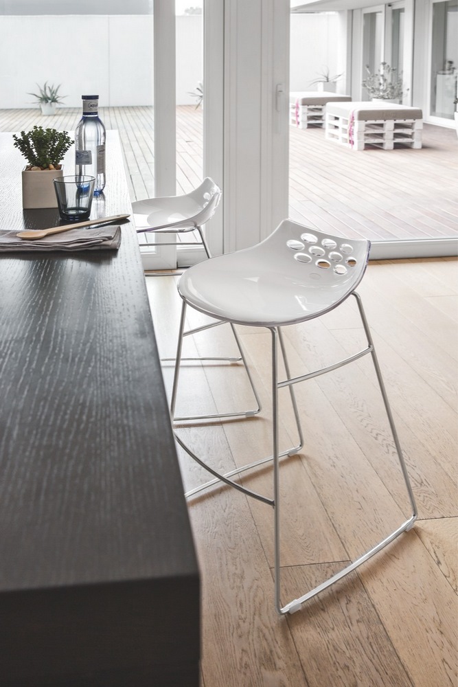 cs1033_p848-p799_calligaris_barhocker_ungewohnt