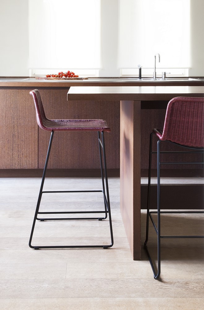 c607-stool-black-marroon-fotostudio.be__feelgooddesign_607 c607-stool-black-marroon-fotostudio.be__feelgooddesign_607