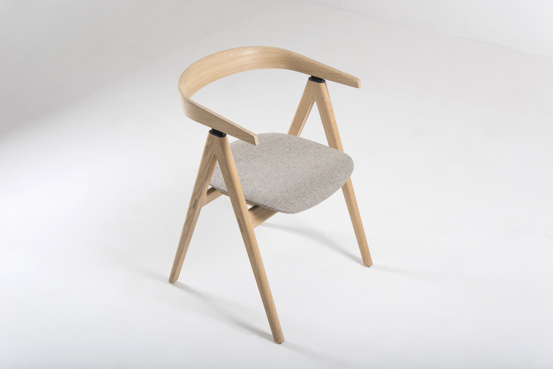 Gazzda Design Stuhl Ava mit Stoff oder Leder Bezug