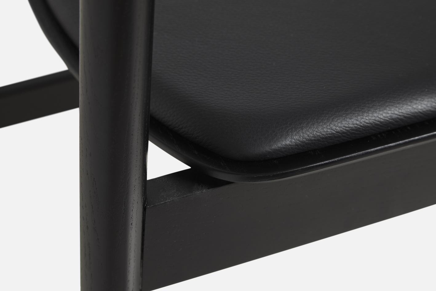 woud_pause_dining_chair_black_leather_3