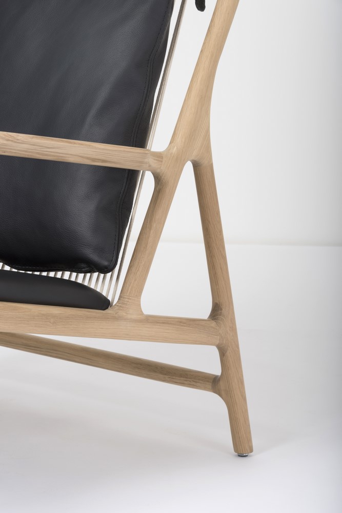 mq-st-dedo-lounge-chair-oak-white-1015-dakar-leather-black-0500-5_gazzda_dedoloungesessel mq-st-dedo-lounge-chair-oak-white-1015-dakar-leather-black-0500-5_gazzda_dedoloungesessel