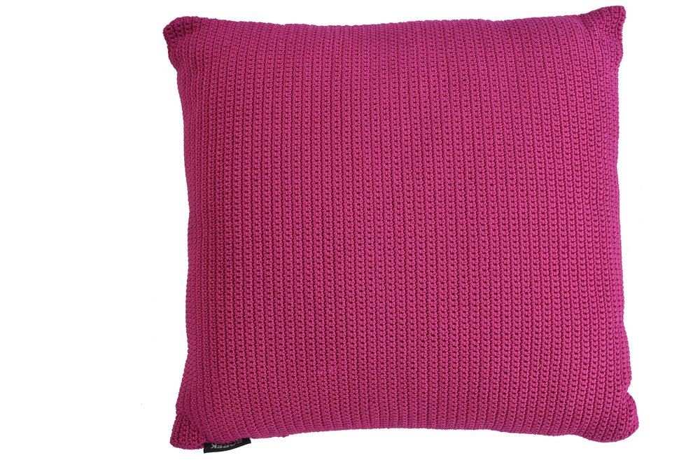 2017borekropecrochettedecorativecushion4380fuchsia