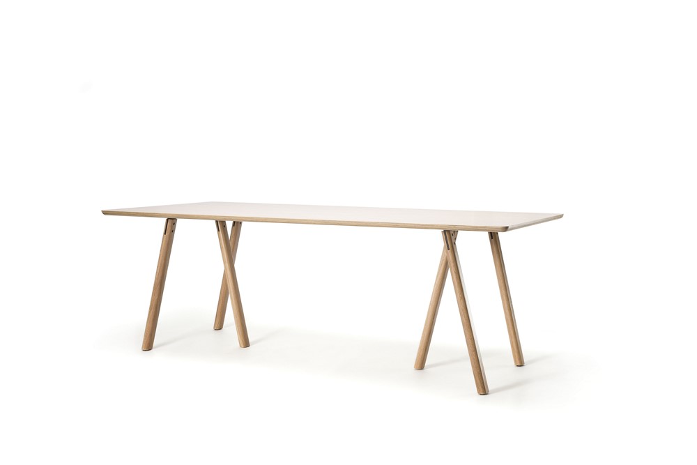 trestle-table_oak_natural_2100x950x730-sideangle_feelgooddesign_trestle trestle-table_oak_natural_2100x950x730-sideangle_feelgooddesign_trestle