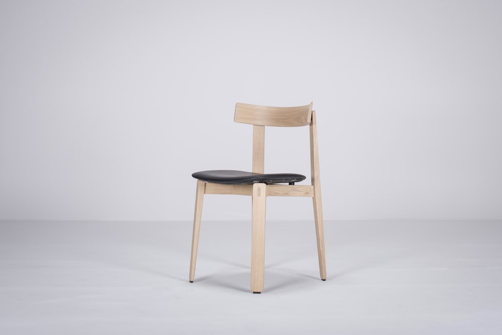 mq-st-nora-chair-45x47x79-oak-white-1015-dakar-leather-black-0500-5_gazzda_norachair mq-st-nora-chair-45x47x79-oak-white-1015-dakar-leather-black-0500-5_gazzda_norachair