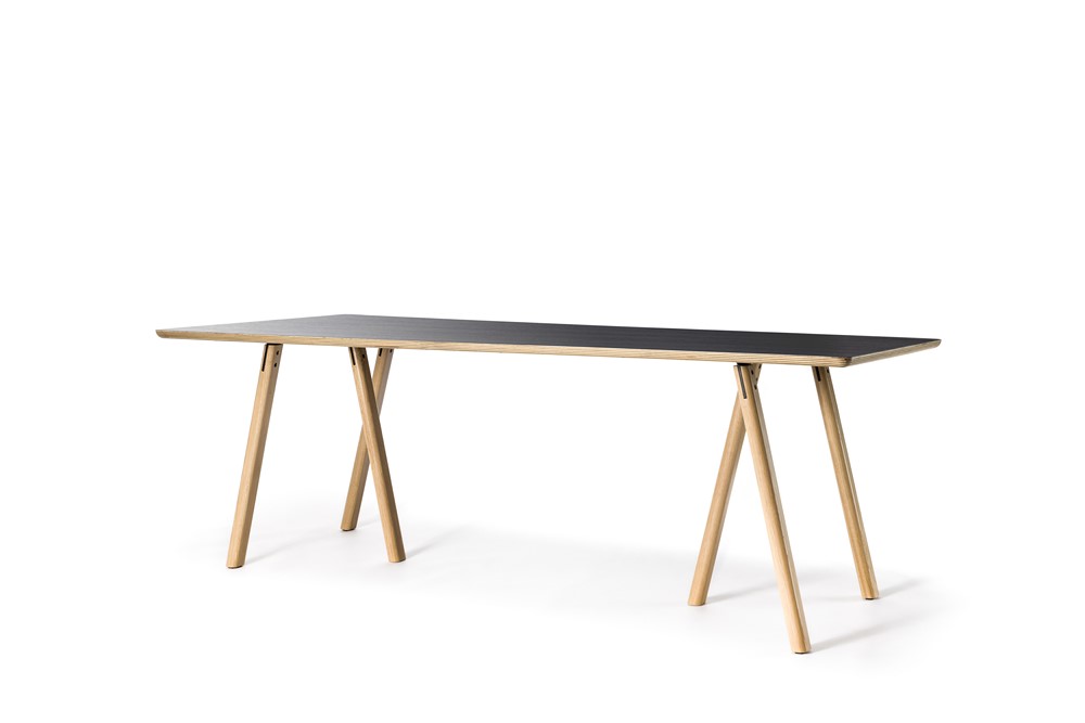 trestle_table_oak_black_2100x950x730_sideangle_feelgooddesign_trestle trestle_table_oak_black_2100x950x730_sideangle_feelgooddesign_trestle