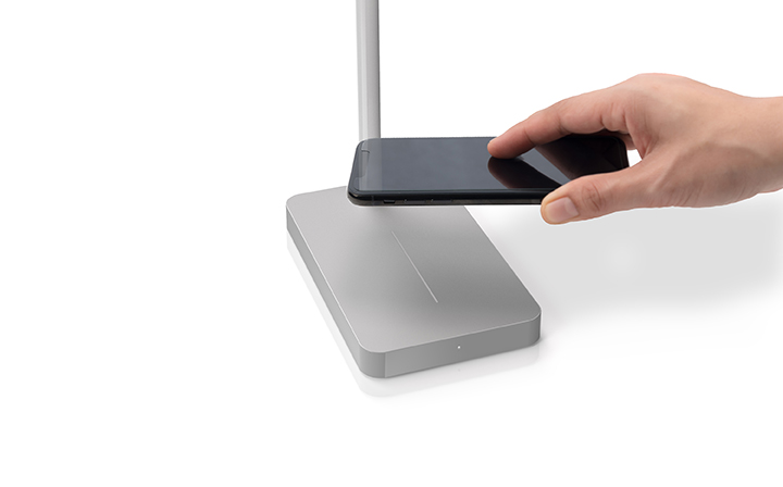 08.1pablodesigns_talia_phoneovercharger_image 08.1pablodesigns_talia_phoneovercharger_image