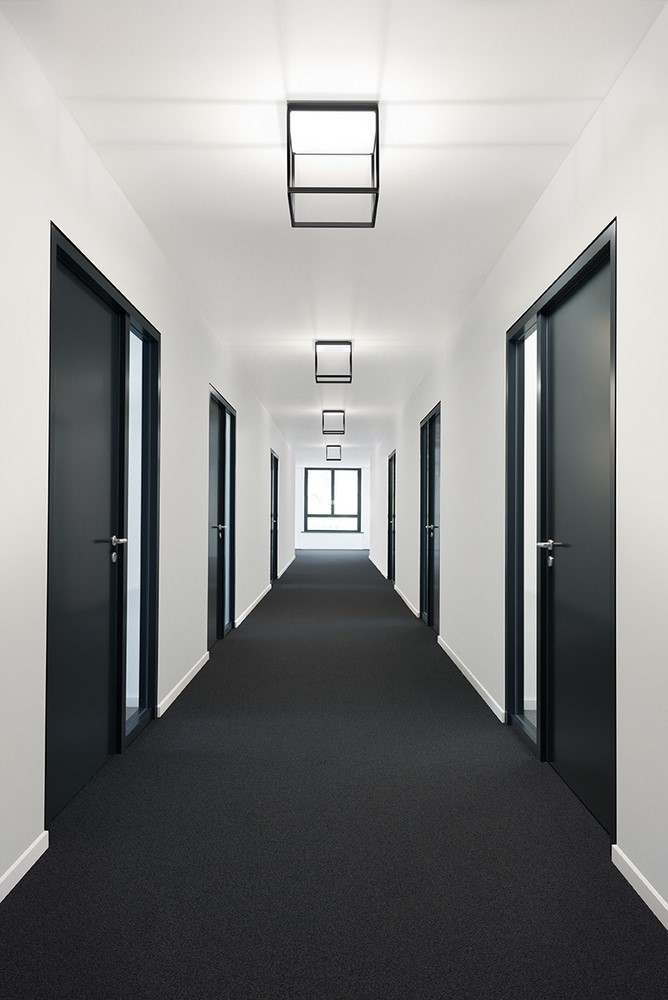 reflex_c_m_300_black_reflector-matte-white_flur_cl_190705_rgb_72dpi_serien_reflex reflex_c_m_300_black_reflector-matte-white_flur_cl_190705_rgb_72dpi_serien_reflex