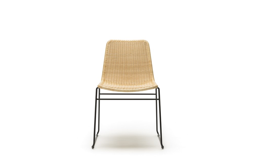 c607-chair-natural-black-frame-front_feelgooddesign_607