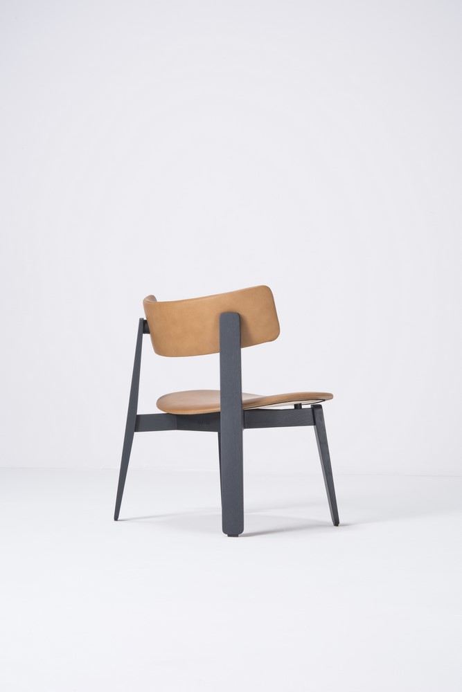 mq-st-nora-lounge-chair-60x73-56-oak-lacquer-black-grey-7021-dakar-leather-nature-4311-6_gazzda_noralounge
