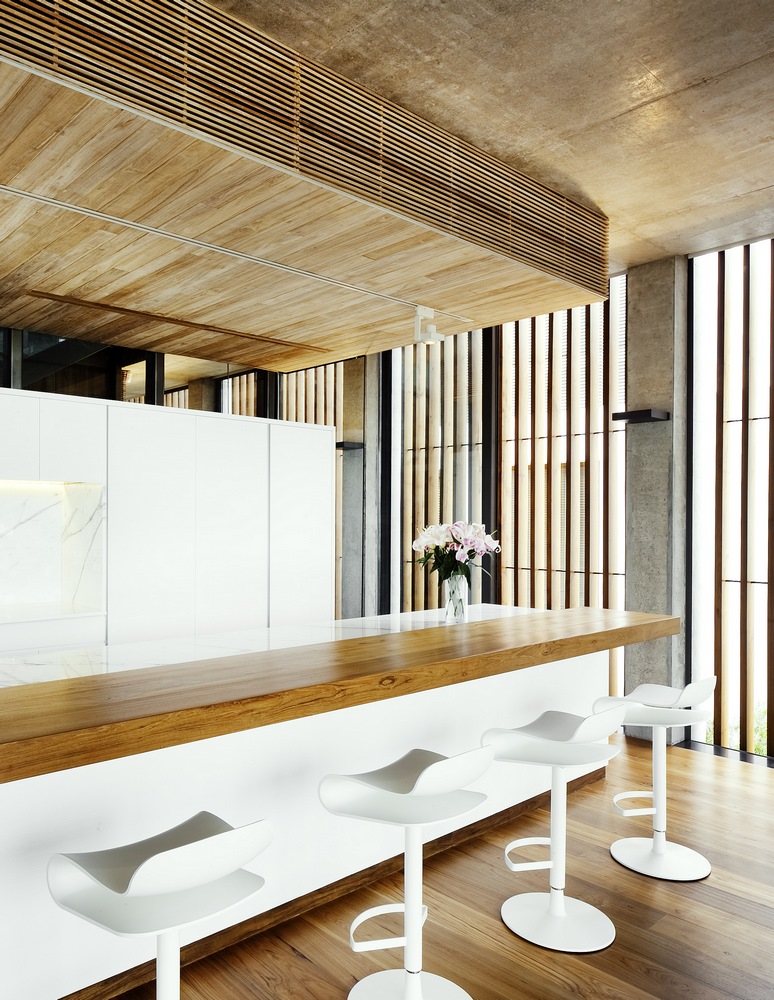 bcn-disc-base_2_kristalia_barhocker_ungewohnt bcn-disc-base_2_kristalia_barhocker_ungewohnt