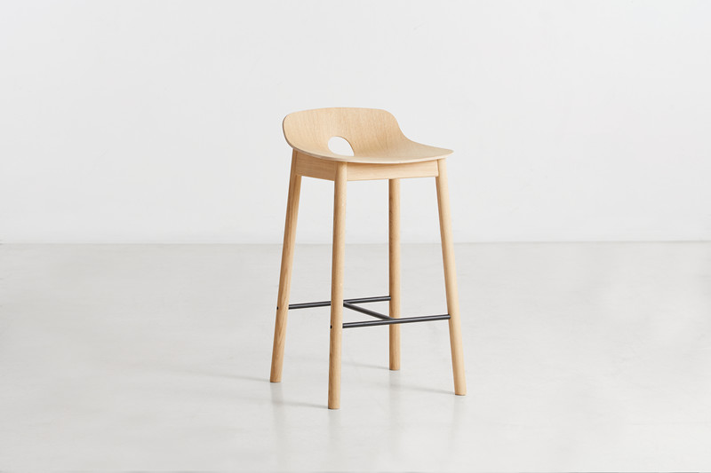 woud_mono_barhocker_eiche_2 woud_mono_barhocker_eiche_2