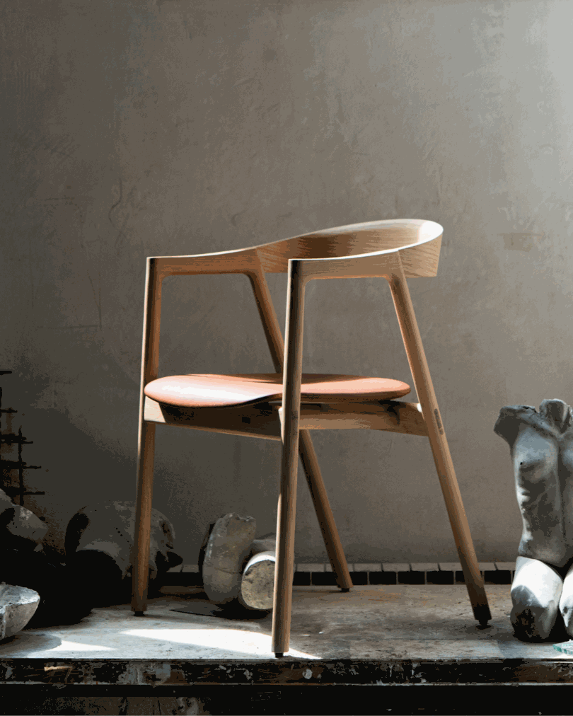 Gazzda Design Stuhl MUNA mit Stoff oder Leder bezogen