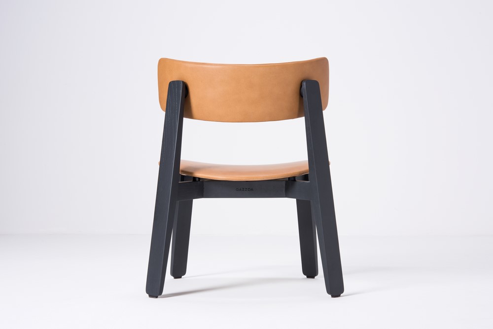 mq-st-nora-lounge-chair-60x73-56-oak-lacquer-black-grey-7021-dakar-leather-nature-4311-10_gazzda_noralounge