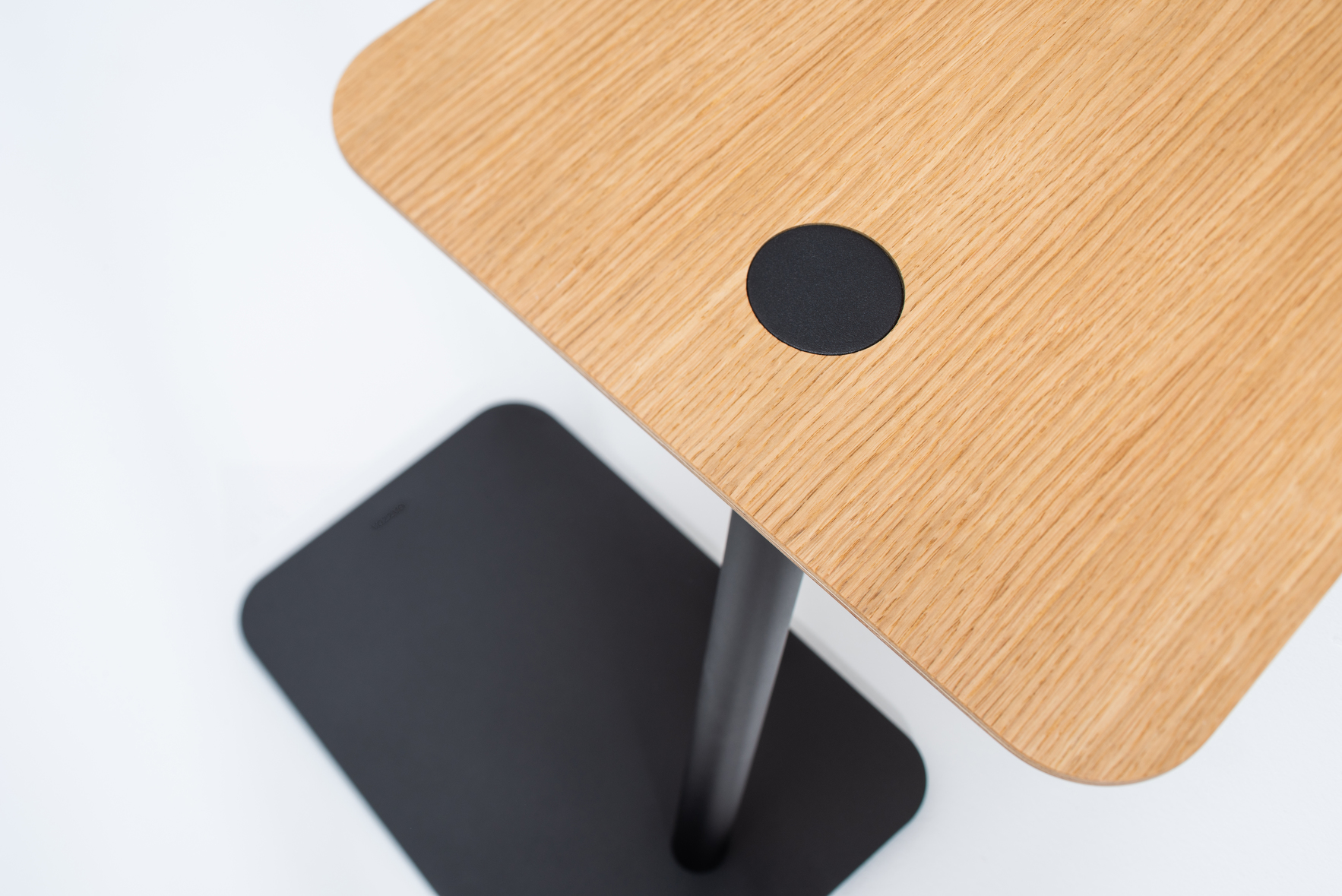 loop-side-table-veneer-oak-natural-lacquer-lua468-powder-coated-steel-black-matte-9005-d-1 loop-side-table-veneer-oak-natural-lacquer-lua468-powder-coated-steel-black-matte-9005-d-1
