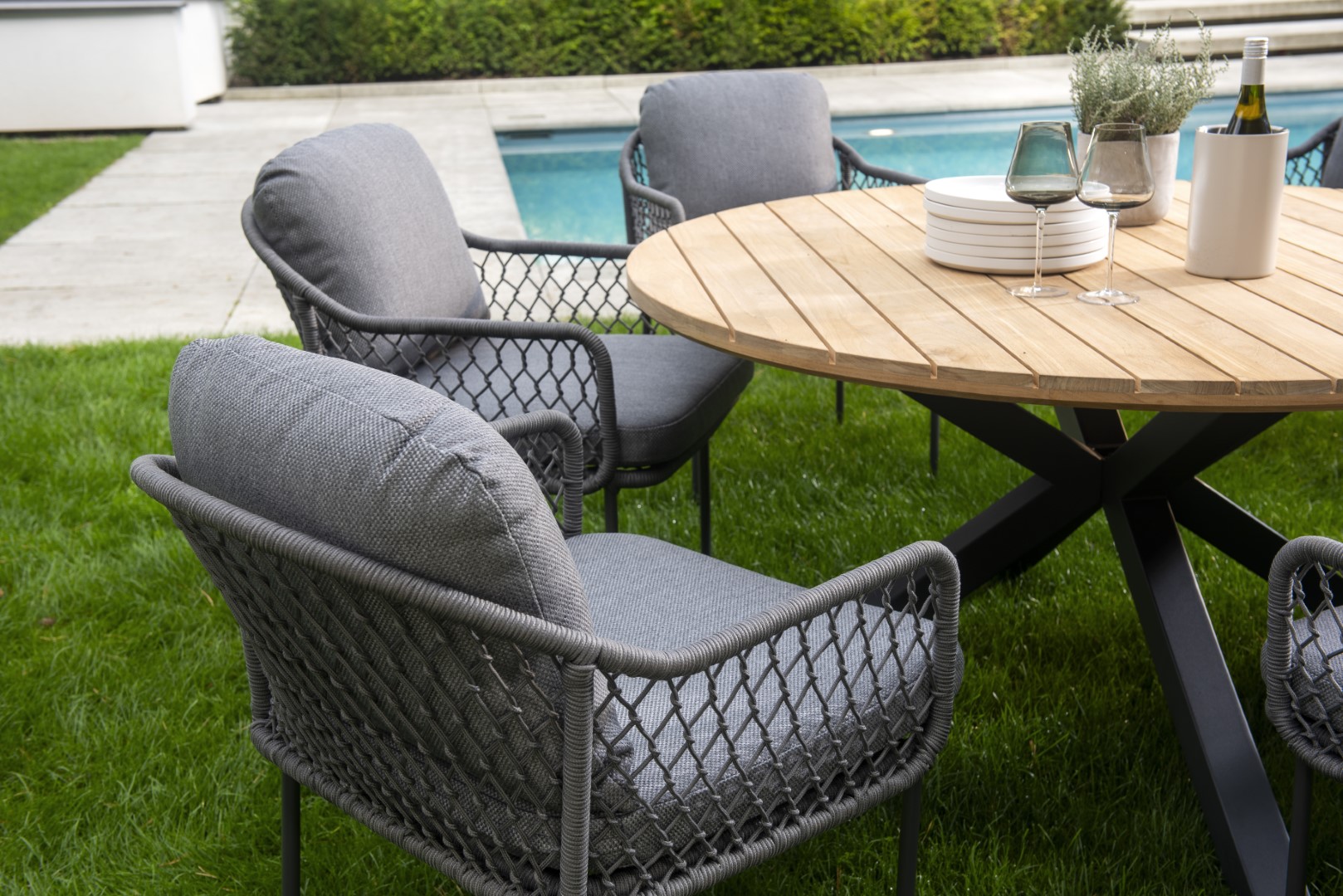 YOI Noas Table and Rocha Dining Chair