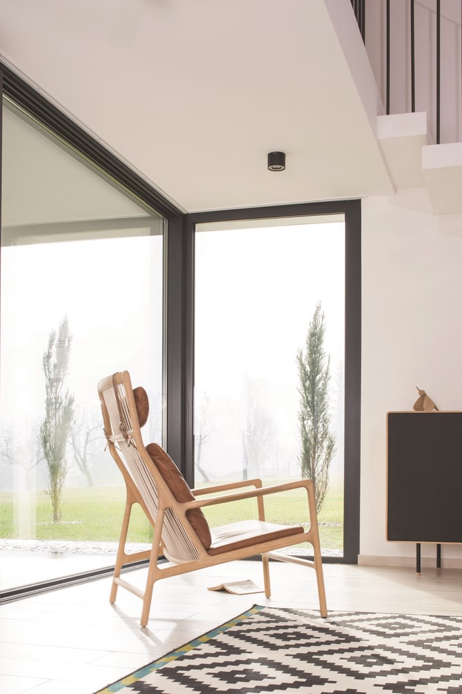 mq-am-dedo-lounge-chair-oak-white-1015-dakar-leather-whisky-2732-26_gazzda_dedoloungesessel mq-am-dedo-lounge-chair-oak-white-1015-dakar-leather-whisky-2732-26_gazzda_dedoloungesessel