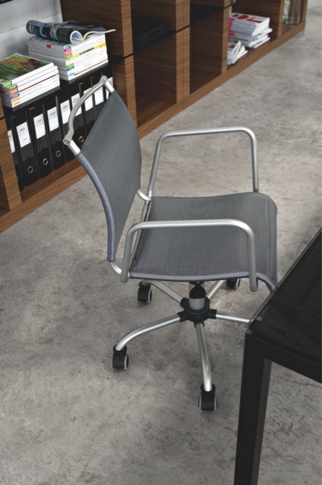cs321_p95_450_up_calligaris_buerostuhl_ungewohnt