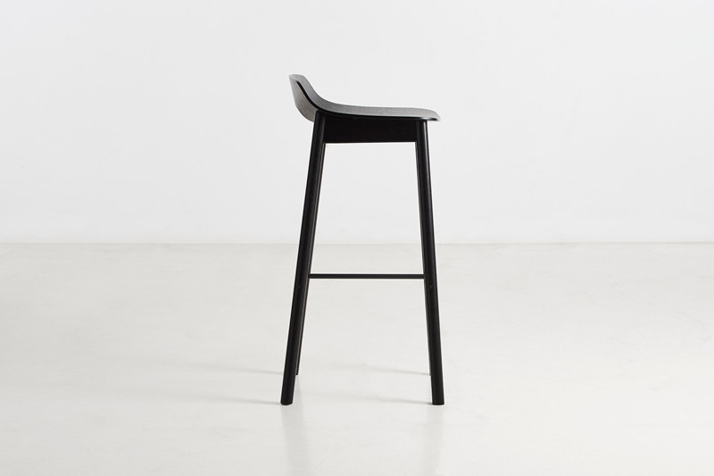 woud_mono_barhocker_75_eiche_schwarz_3 woud_mono_barhocker_75_eiche_schwarz_3