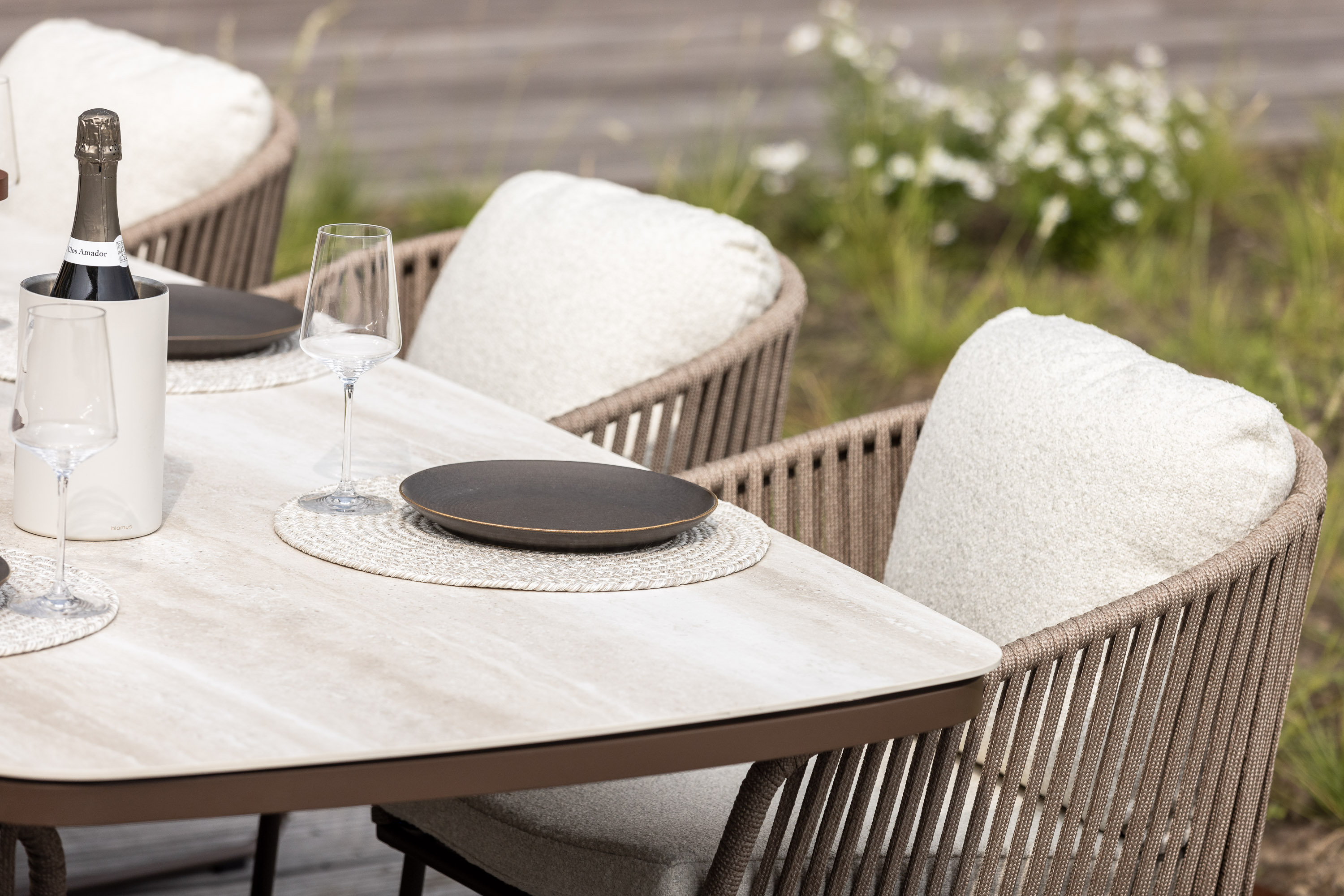 YOI Calera Dining Collection