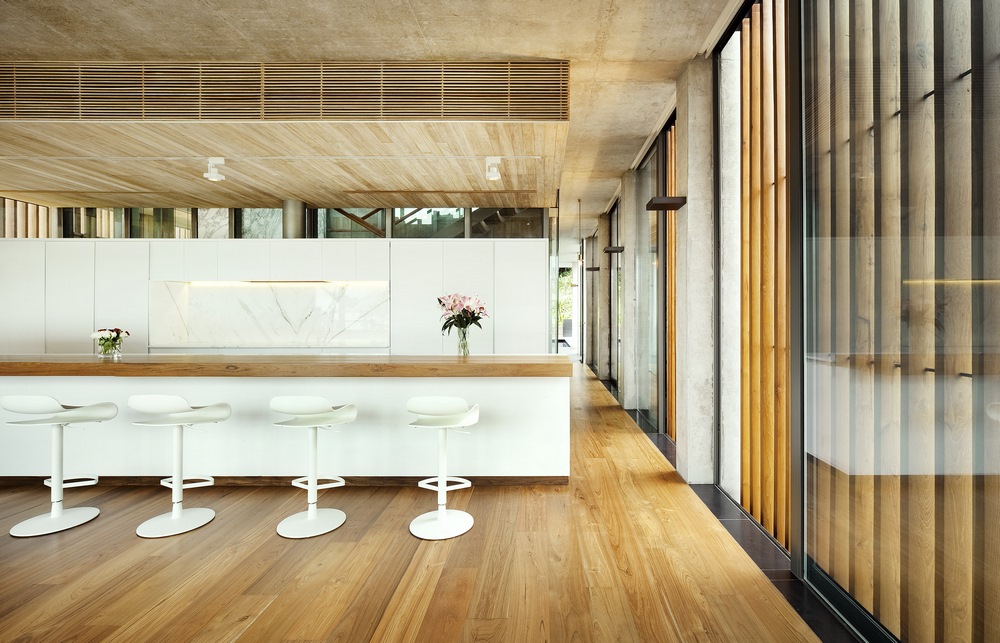 bcn-disc-base_3_kristalia_barhocker_ungewohnt bcn-disc-base_3_kristalia_barhocker_ungewohnt